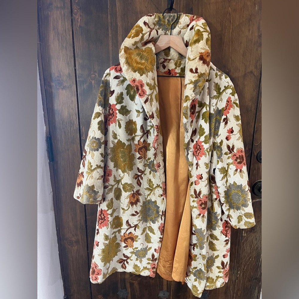 Vintage Floral Coat with silk lining